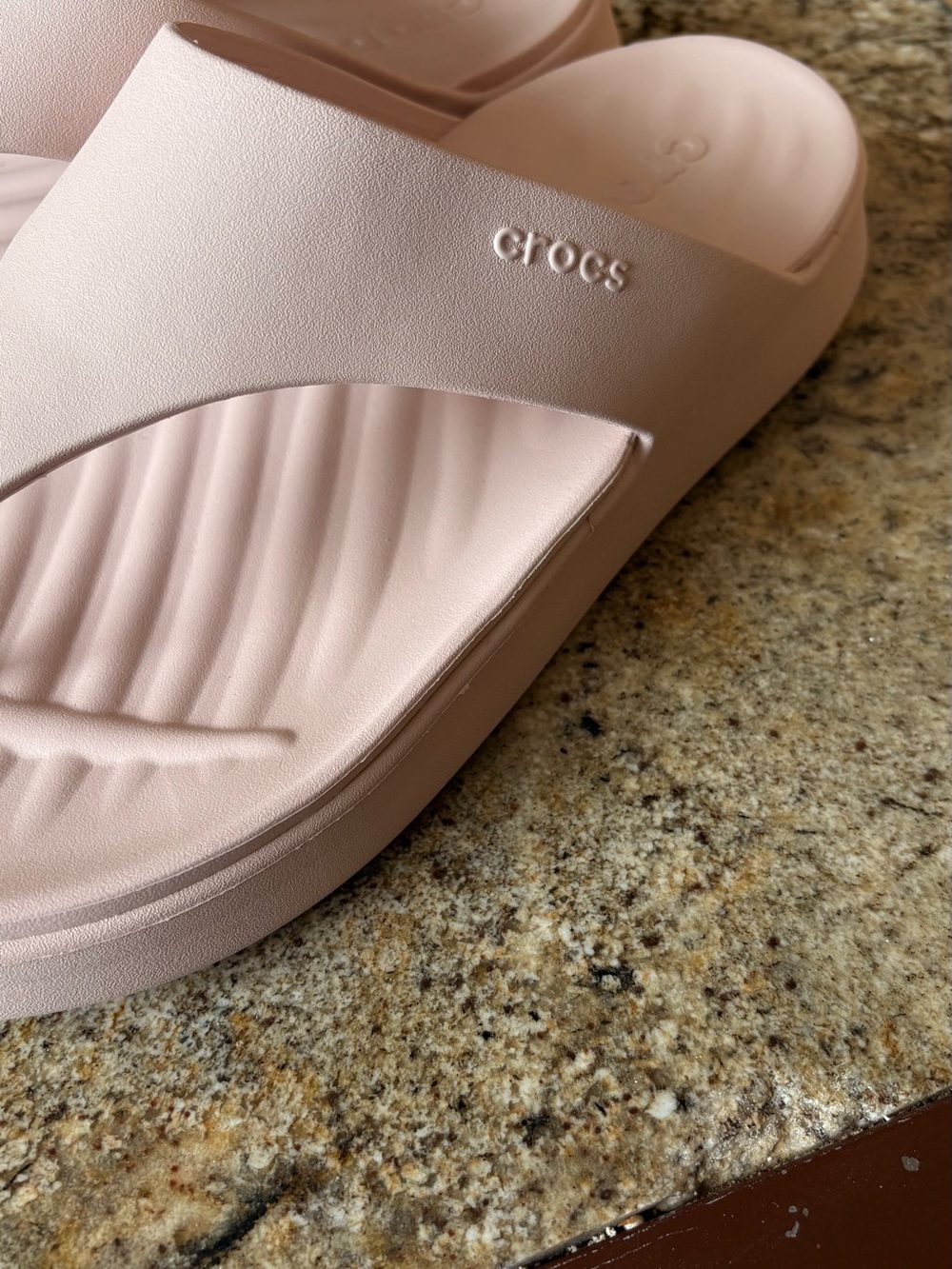 Crocs “Get Away” Triangle Flip-Flop Size 9 Pink Quartz - Picture 7 of 8